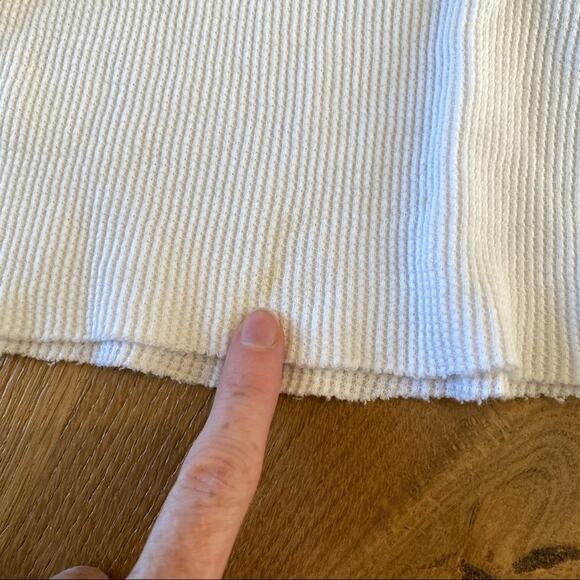 Brandy Melville Raw Hem Short Sleeve Tee in White - Picture 2 of 4